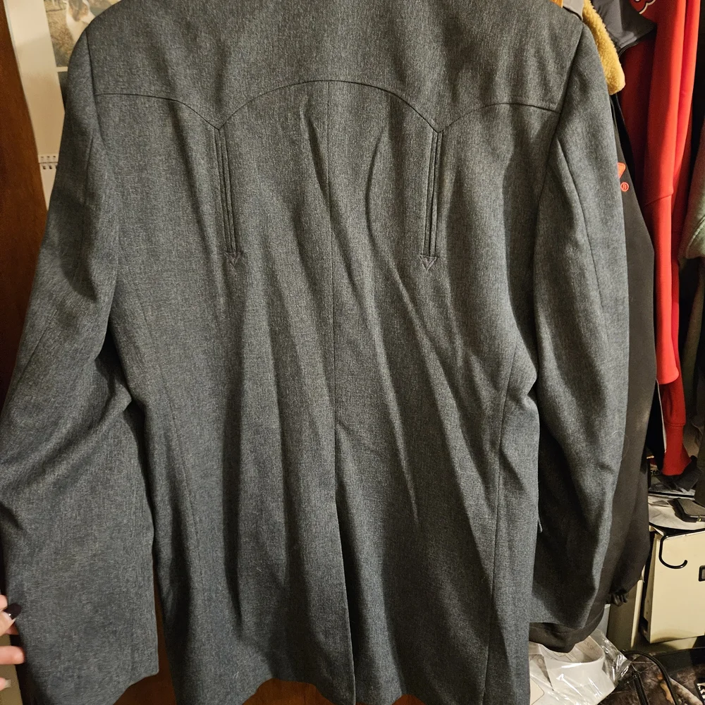 Sophisticated Men's Gray Blazer